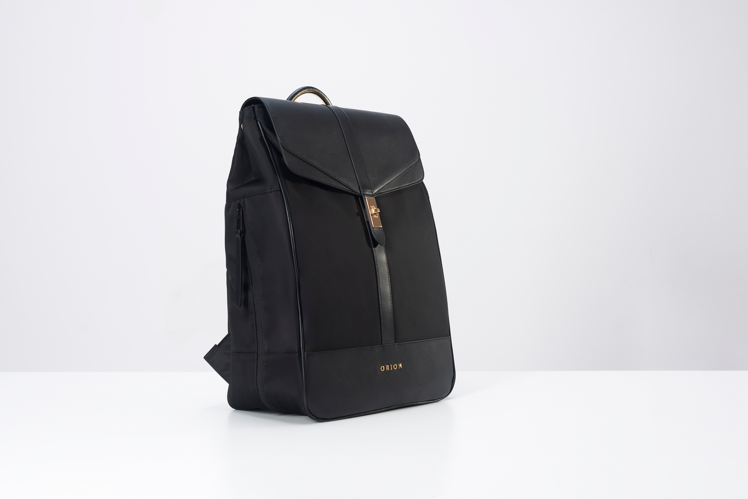 Side view showing Expansion Gusset on The Kimberly professional breast pump bag 