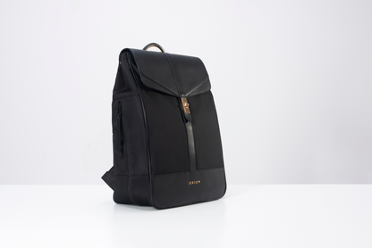 Side view showing Expansion Gusset on The Kimberly professional breast pump bag 